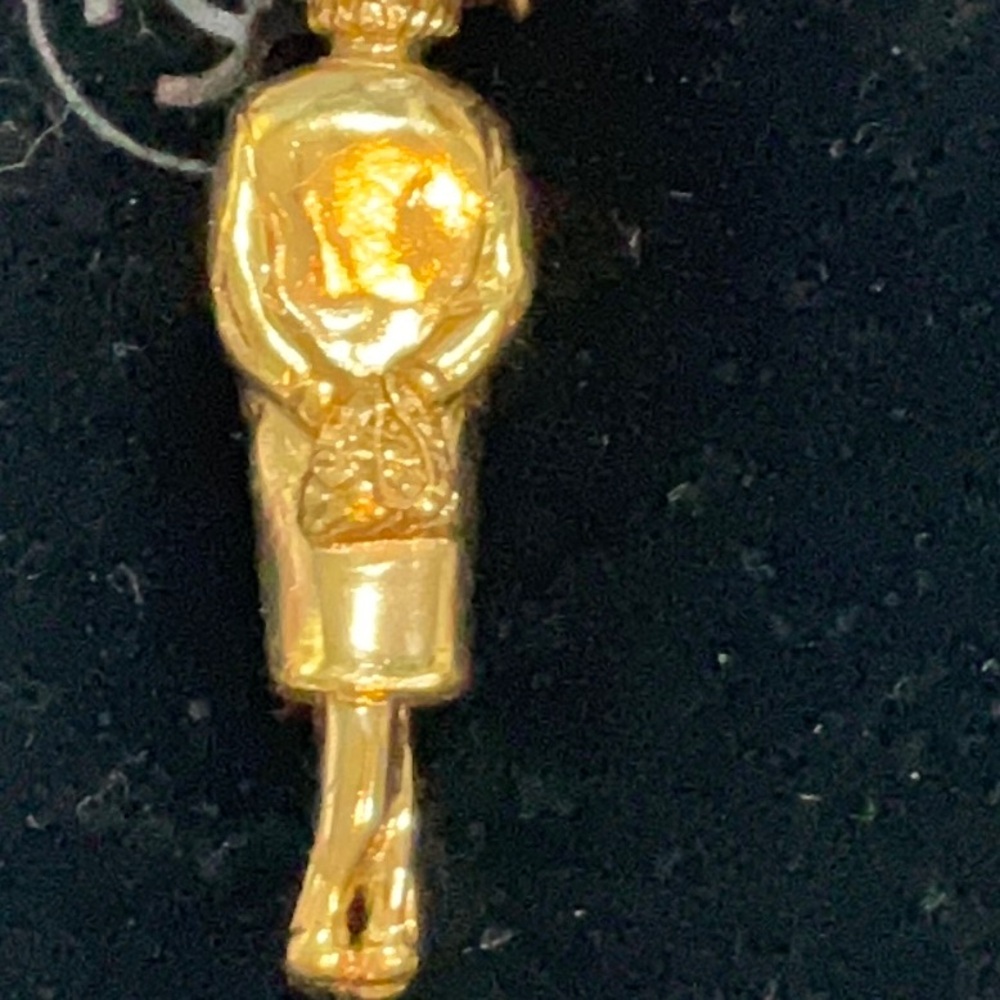 CHANEL Gold Pendant with Iconic CC Logo - Picture 6 of 10